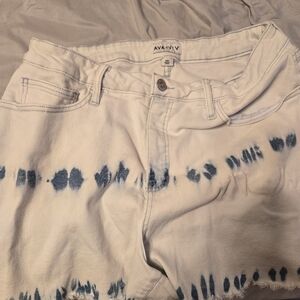 White acid washed Ava & Viv frayed shorts size 16w